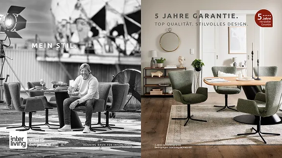 Werbung für Interliving Möbel mit stilvollen Esszimmerstühlen. Links sitzt ein Mann, rechts moderne Tisch-Szenerie. 5 Jahre Garantie.